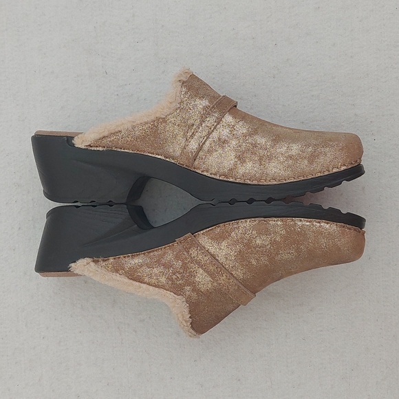 ITALIAN COMFORT CLOGS Cozy Women's Tan Clogs NWOT - Picture 3 of 13